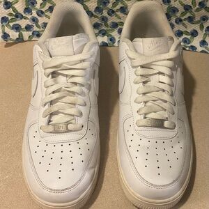 Nike White Air Force 1 Sneakers Classic Design